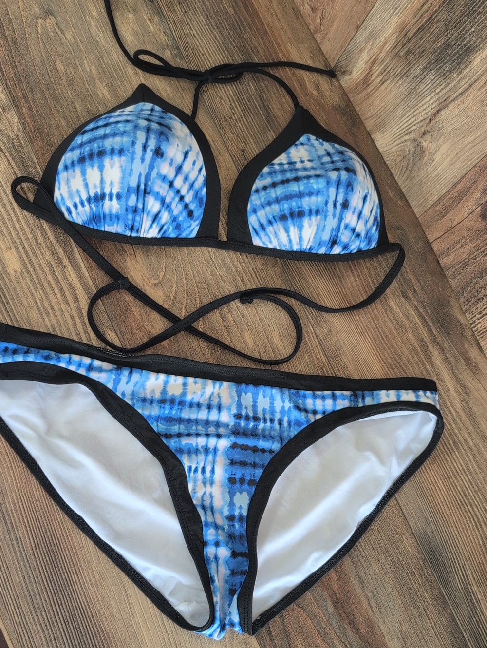 No Boundaries Blue and White Tie-Dye Triangle Bikini XL F312